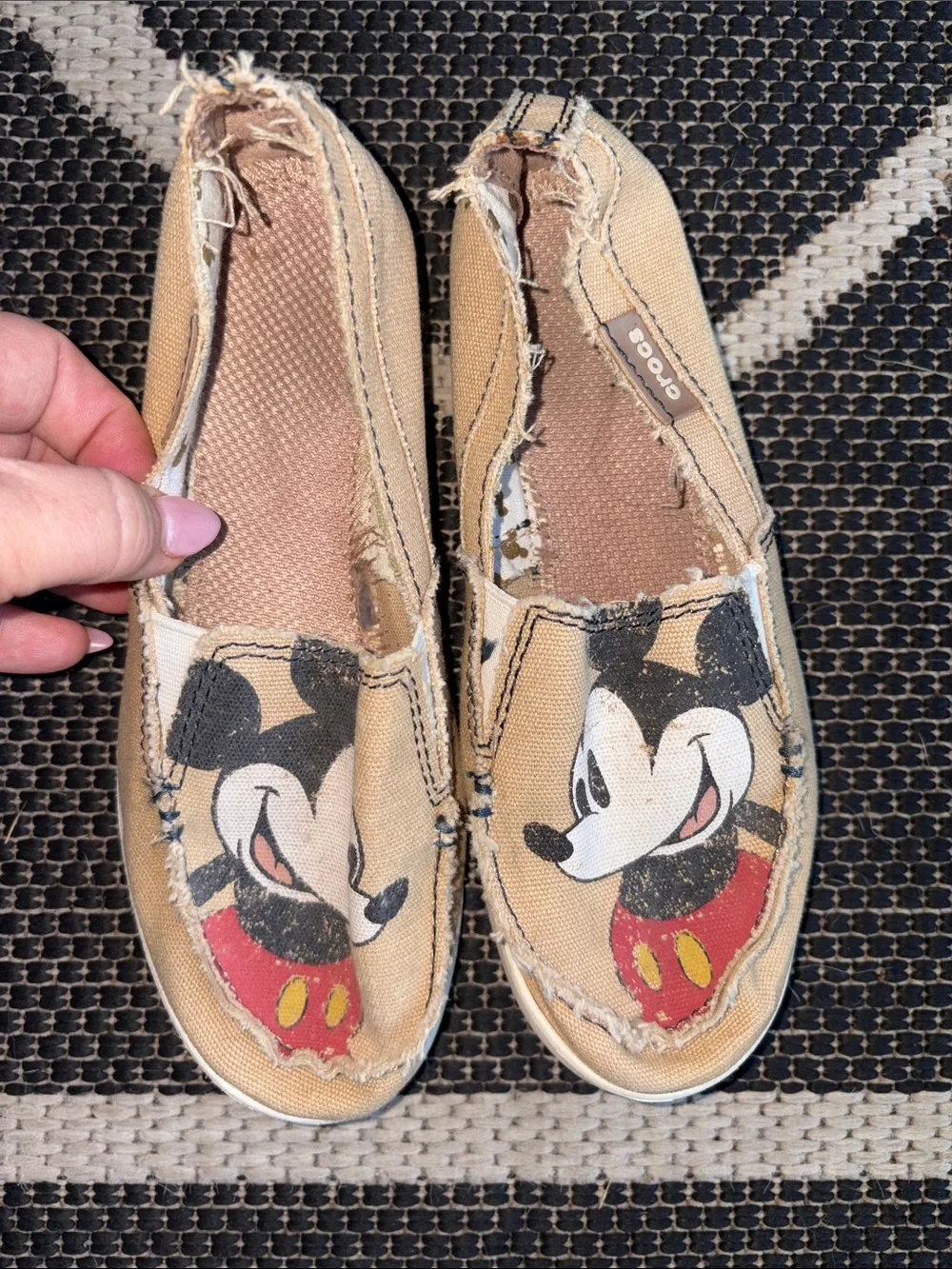 CROCS Disney Melbourne Mickey Mouse Slip On Canvas Distressed Loafers woman’s 5